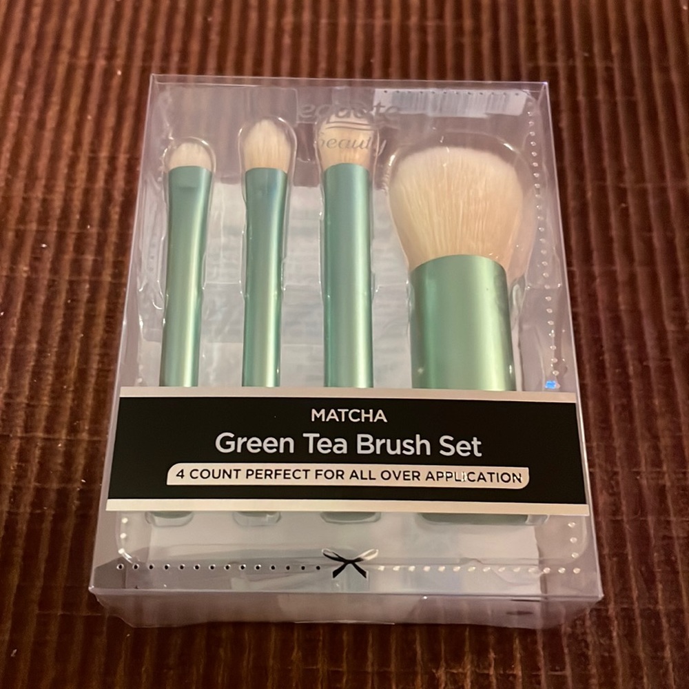 Makeup brushes